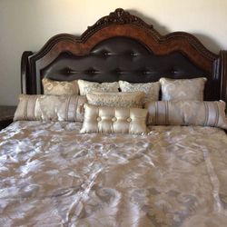 King Size Bedroom Furniture Set: Bed Frame , Two Night Stands And A Spacious Dresser With Mirror 