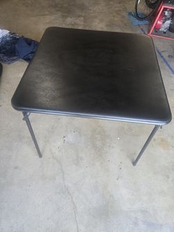 Nice table like new no flaws folds up for storing see all pics 34x34