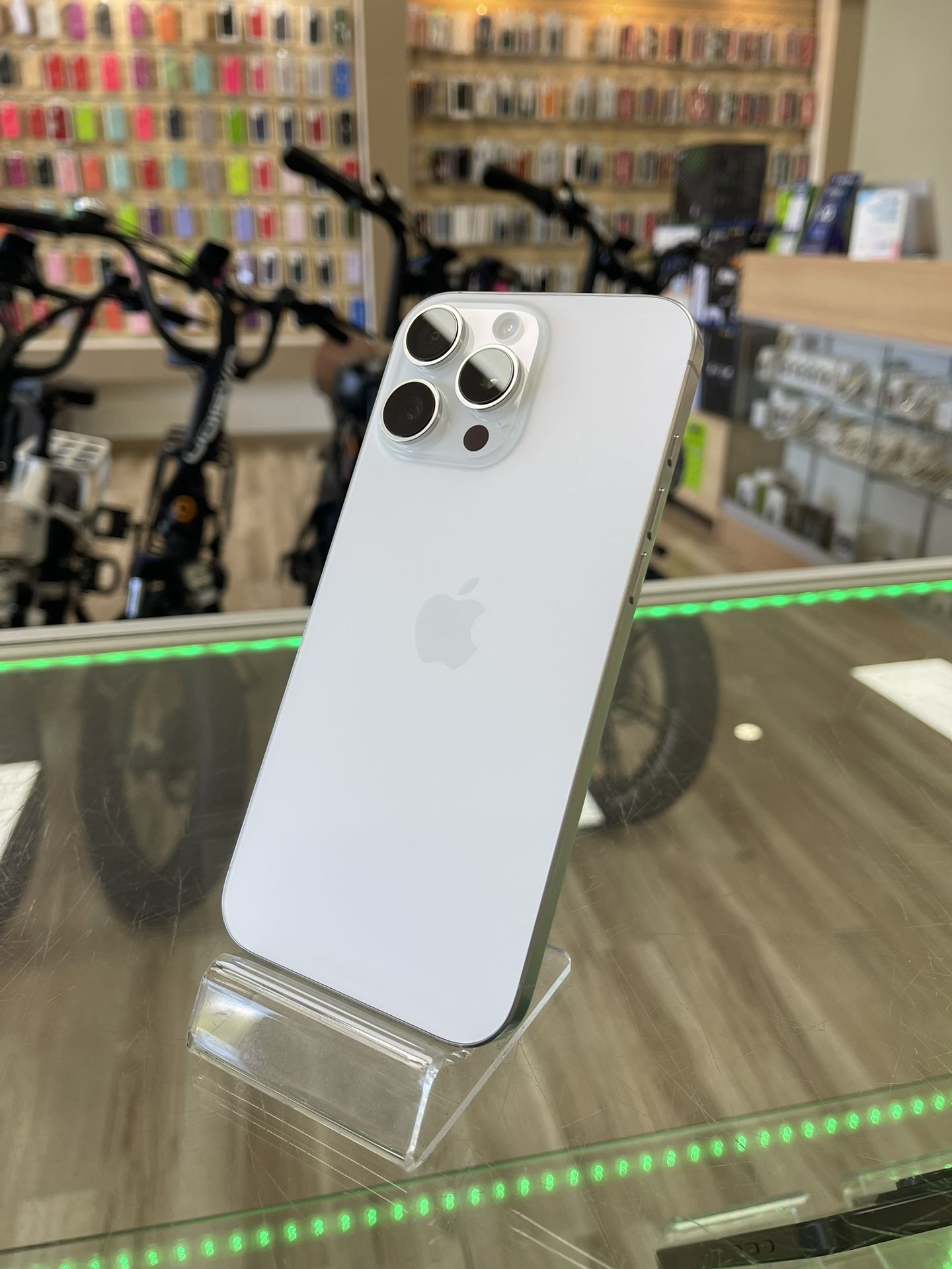 White Apple iPhone 16 Pro Max! Fully Unlocked To Any Carrier! Own It Today Easy Financing Options Available No Credit Needed! Best Smartphone Deals!