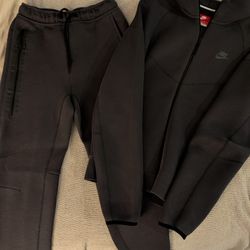 NIKE Tech Fleece Jacket & Joggers 