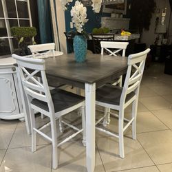 High Dining Table With 4 Chairs In Good Condition 