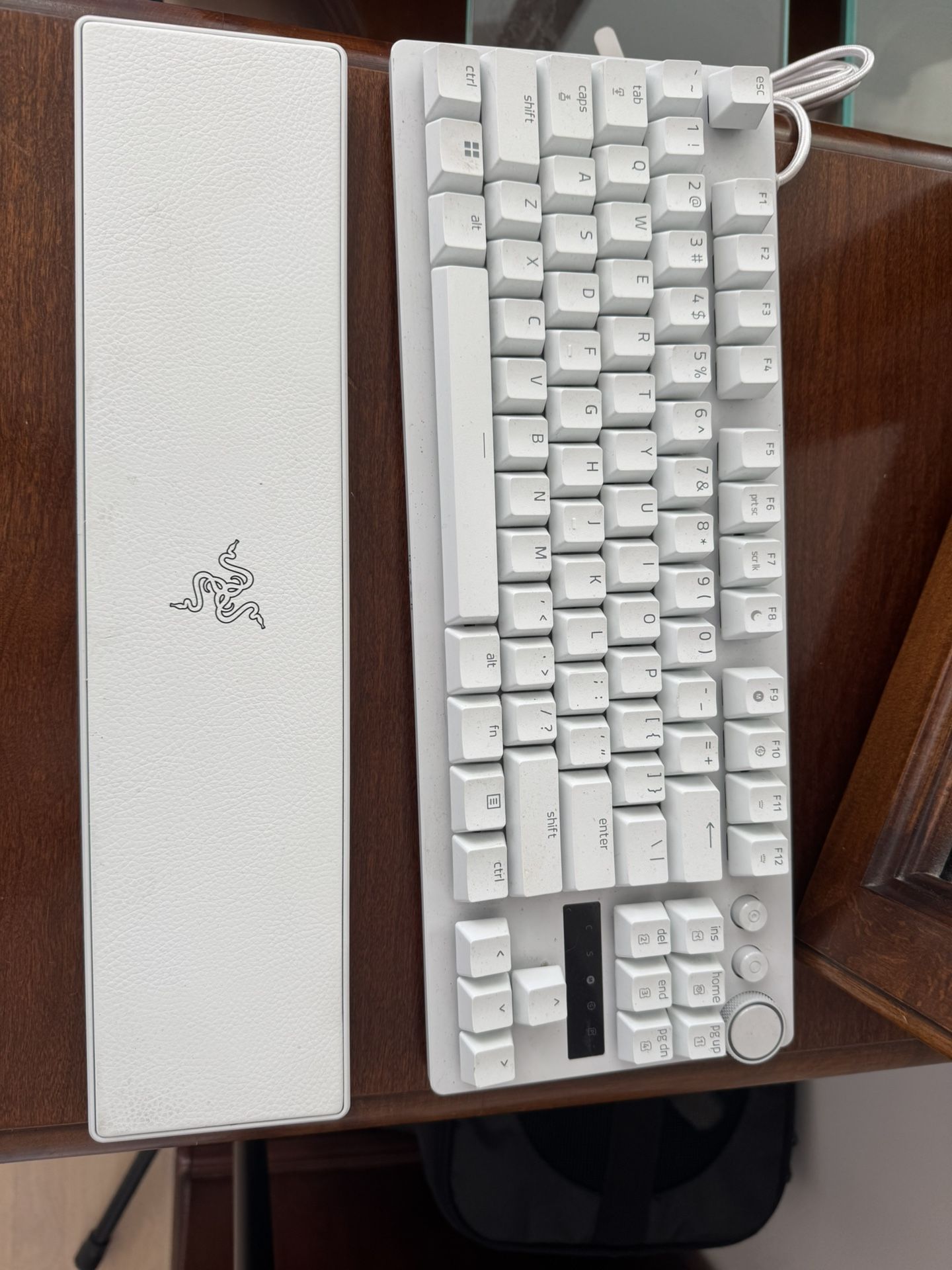 Razor Mechanical Keyboard With Wrist Rest