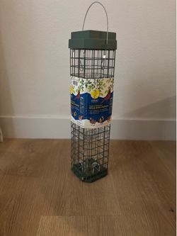 Featherland parodies squirrel resistant wild bird feeder