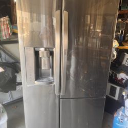 LG Side-by-side 26cu In.  Refrigerator 
