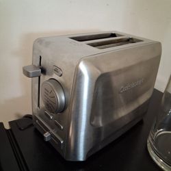 CUISINART TOASTER 
