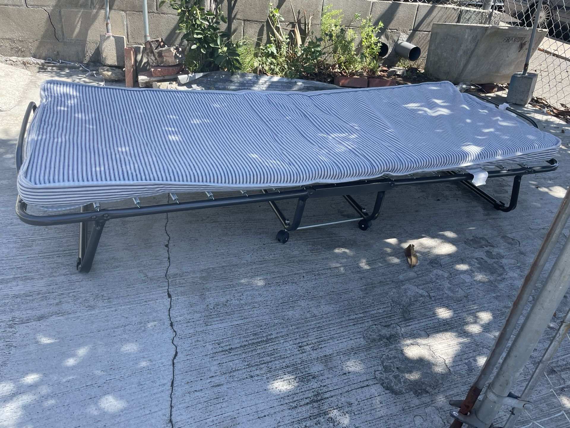 BEAUTIFUL TWIN BED REALLY GOOD CONDITION