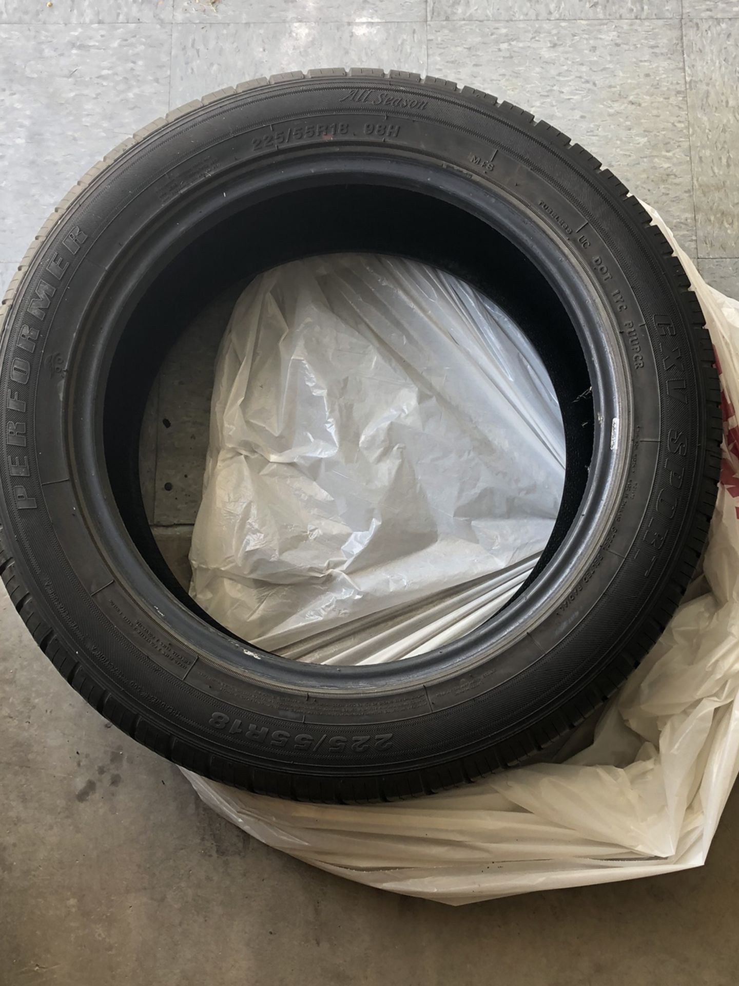 Tire 225/55R18