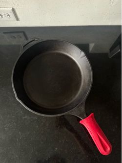Lodge 10.25 Inch Cast Iron Skillet with Silicone Handle Holder
