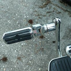  Harley DavidsonHighway  Peg  Mount brackets (Not Pegs) for older softtails.