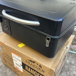 TRAEGER PELLET GRILL SMOKER USED LIKE NEW EASY TO CARRY EVERYWHERE