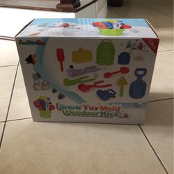 Snow Toy Mold Outdoor Kit - NEW