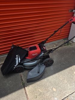 Milwaukee m18 fuel lawn mover like new Tool-Only