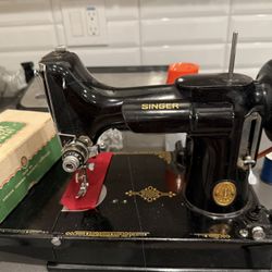 1950’s singer sewing machine (working)