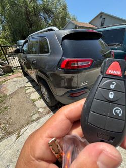 Car Keys N Remotes/ Llaves Con Control