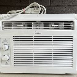 Midea 5000 BTU Air Conditioner. Excellent Running, Clean, Quiet, Efficient Unit.