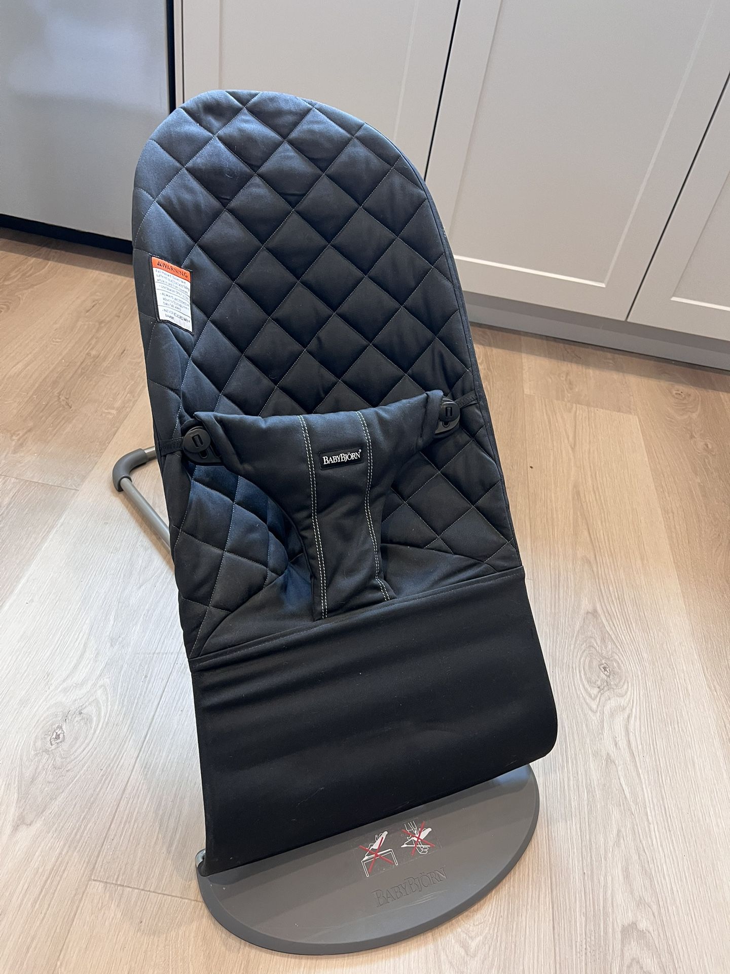 BabyBjorn Bouncer Bliss, Black, Woven Classic Quilt,
