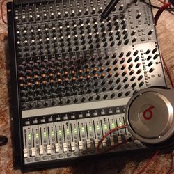 Mackie 1640 Onyx 16 channel mixing board. Must go this week