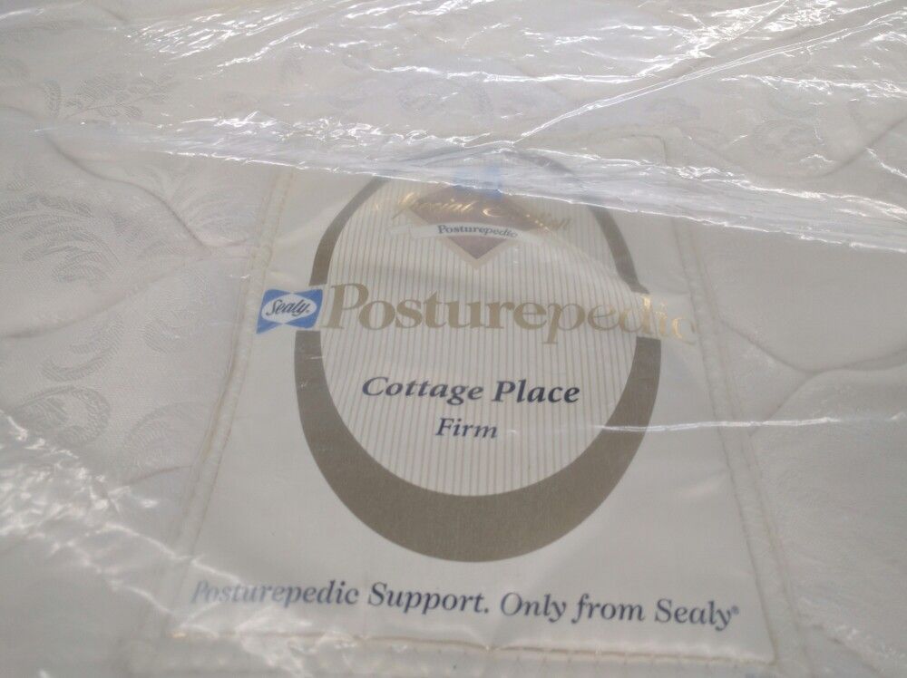 10" doublesided firm Sealy posturepedic King mattress with Box Spring Great condition for Sale