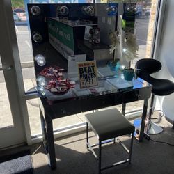 Chrome Vanity Set💄🥰  $699