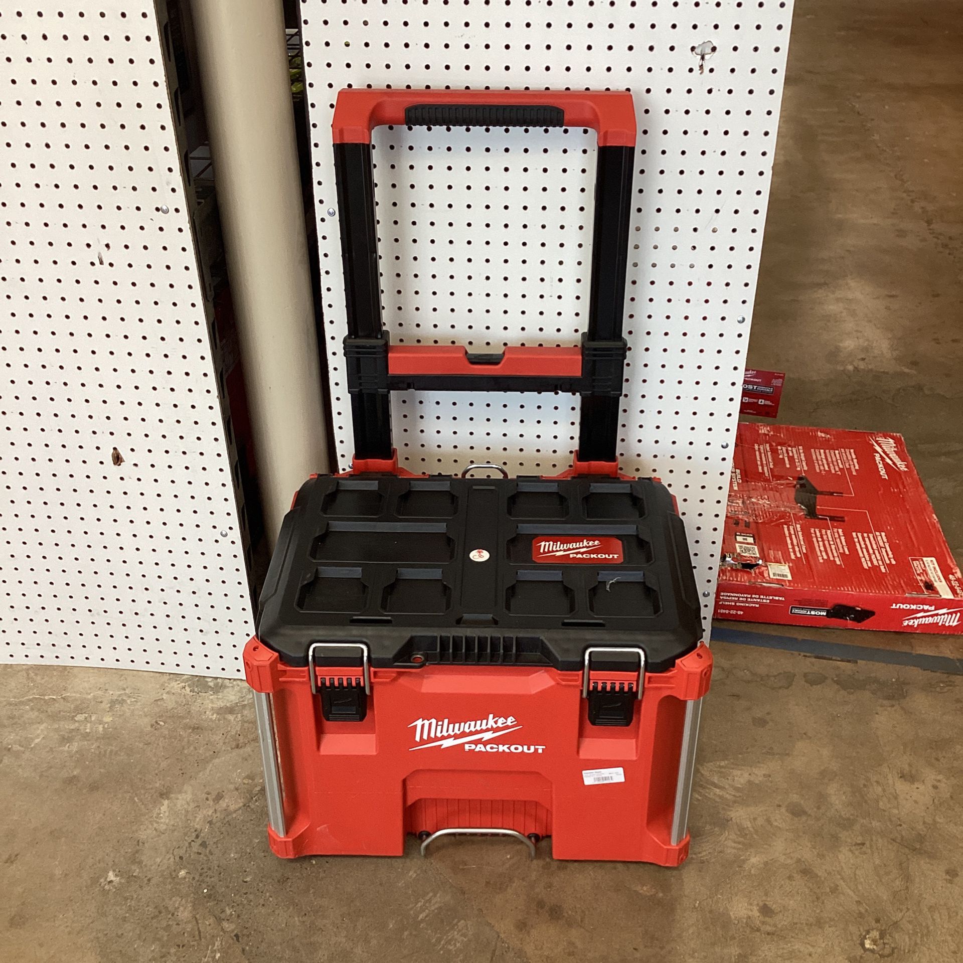  (Used Like New) Milwaukee PACKOUT 22 in. Rolling Tool Box