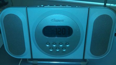 MEMOREX CD PLAYER-ALARM CLOCK
