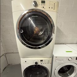 Electrolux Washer And Dryer Set “27 ( Lavadora Y Secadora )