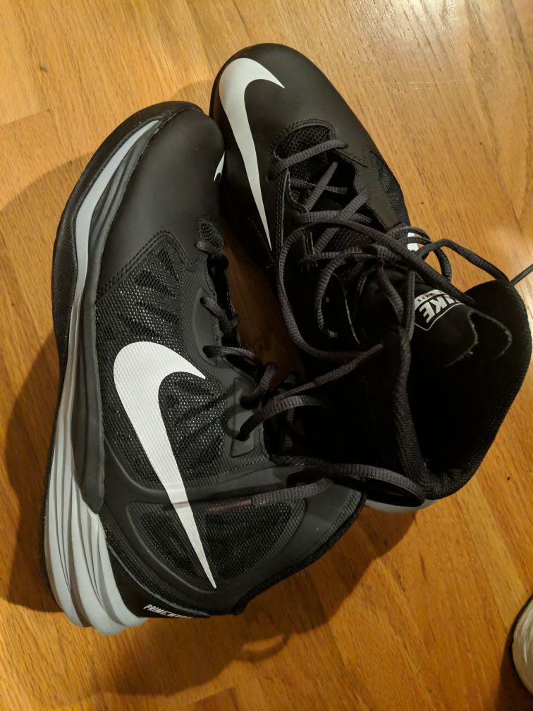 Nike Basketball Shoes 9.5 size