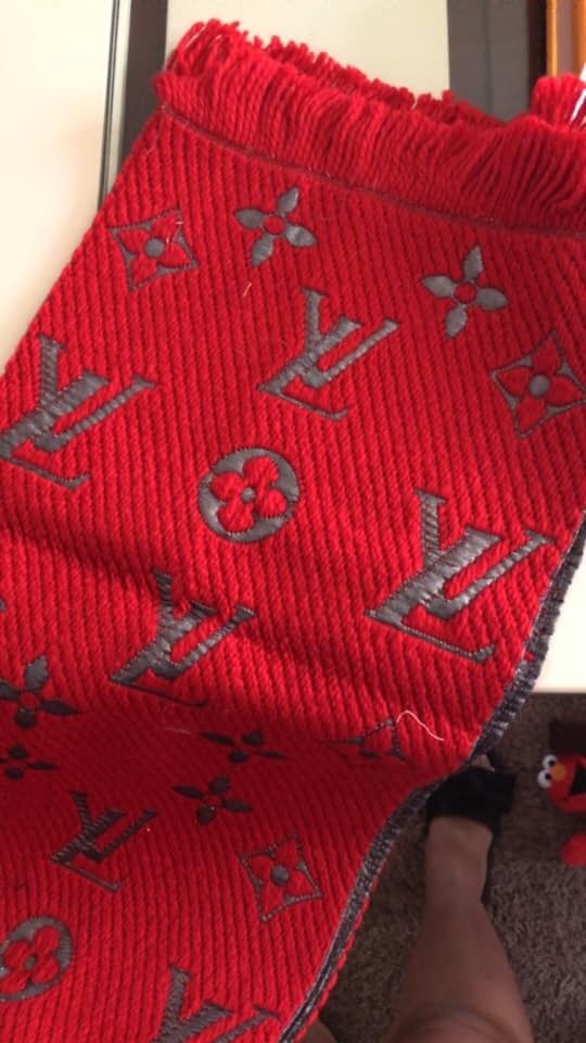 LV Louis Vuitton Winter Scarf 🧣 in gift box