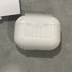 Selling my AirPods Pro $85 SEMI NEW!!