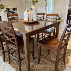 Table with 6 chairs