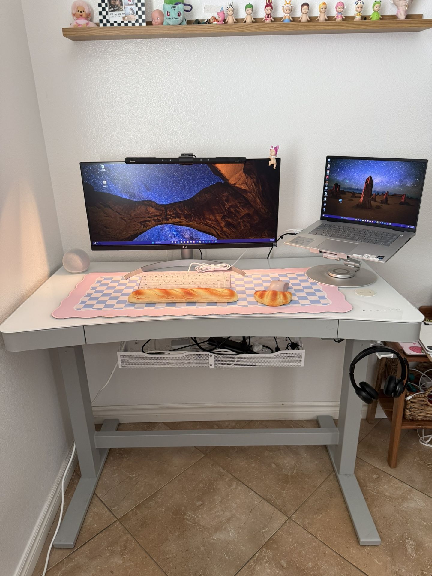 Tresanti Adjustable height Desk