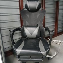 USED GAMING CHAIR 