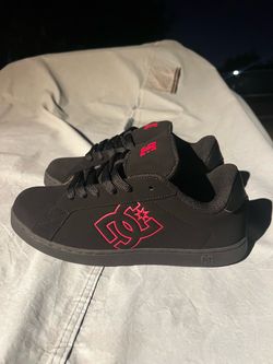 Brand new black red DC Gaveler low-top skate shoes Size 13