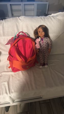 Muñeca    con   Mochila