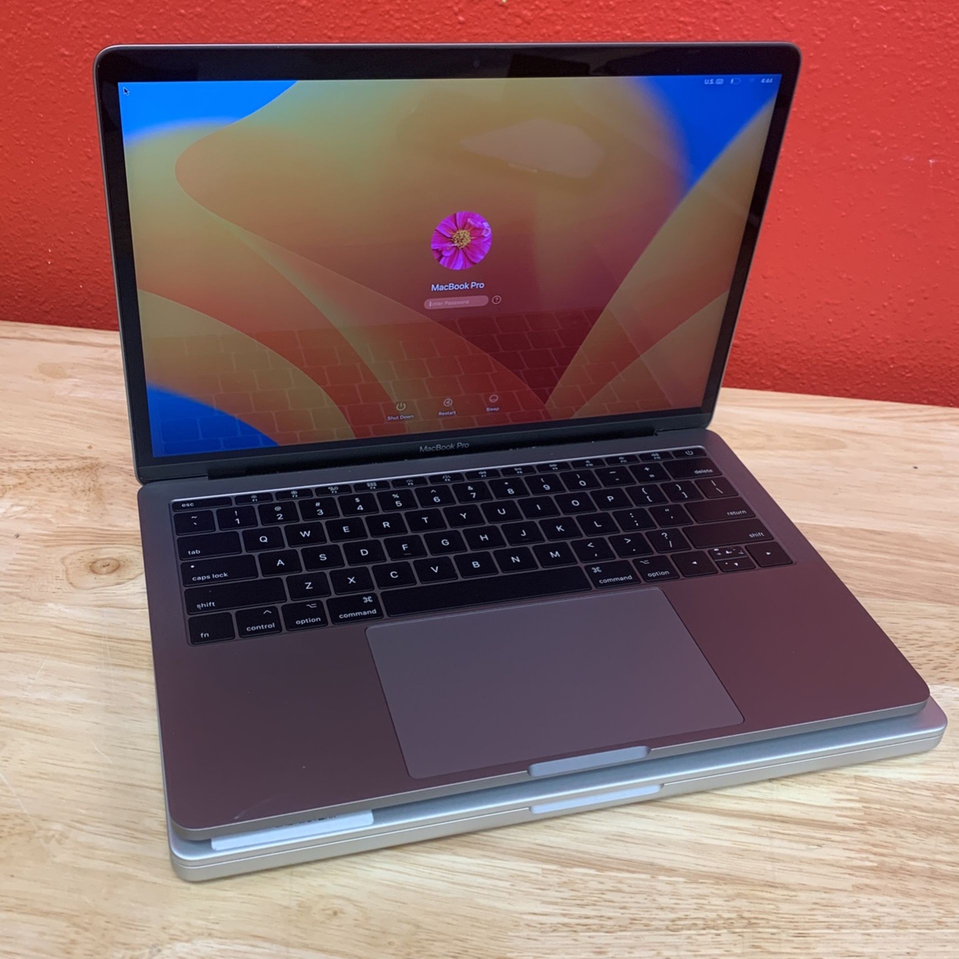 MacBook Pro 13 Inch 2017 Core I5 8gb Ram 128gb