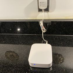 SAMSUNG SmartThings Hub White Model: STH-ETH-200 Connect to 100+ Smart Devices