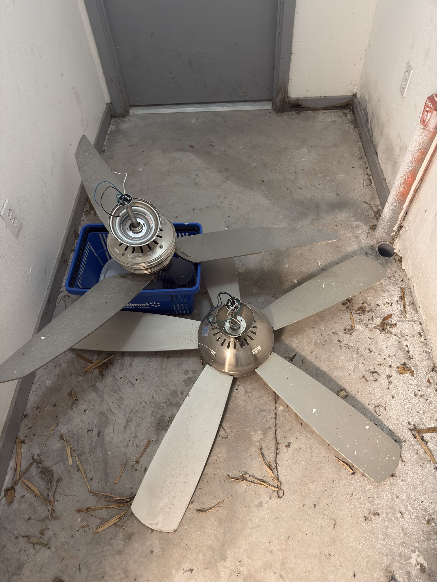 Ceiling Fans w/ Light Fixtures (2)