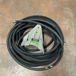 25’ Rubber Garden Hose With Wall Bracket