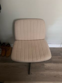 Swivel desk chair