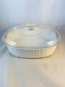 Corning Ware French White 2.8 Liter Casserole F-2-B with PyrexLid, excellent