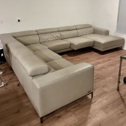 Sectional Couch w/electric recline & adjustable headrests