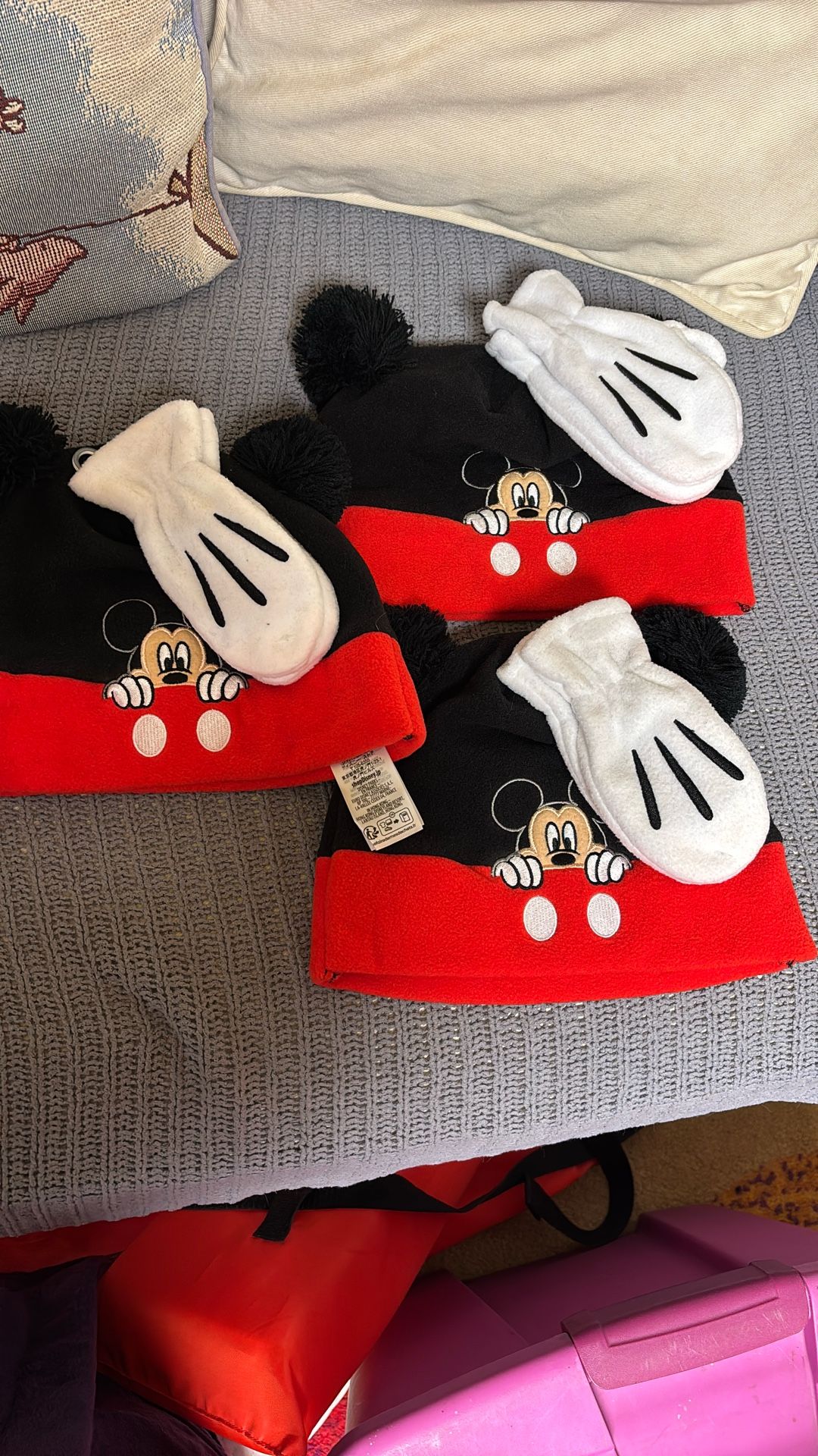 Mickey Mouse Beanie And Glove Toddler Set New!