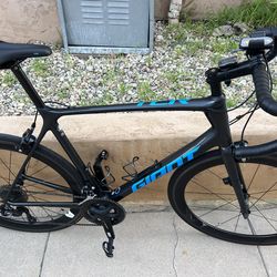 Giant TCR Advanced 2 – Carbon Road Bike (Upgraded Carbon Wheels)