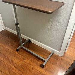 Supply Exam Table With Wheels