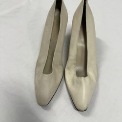 Vintage Leather Ivory Women's Shoes made in Brazil