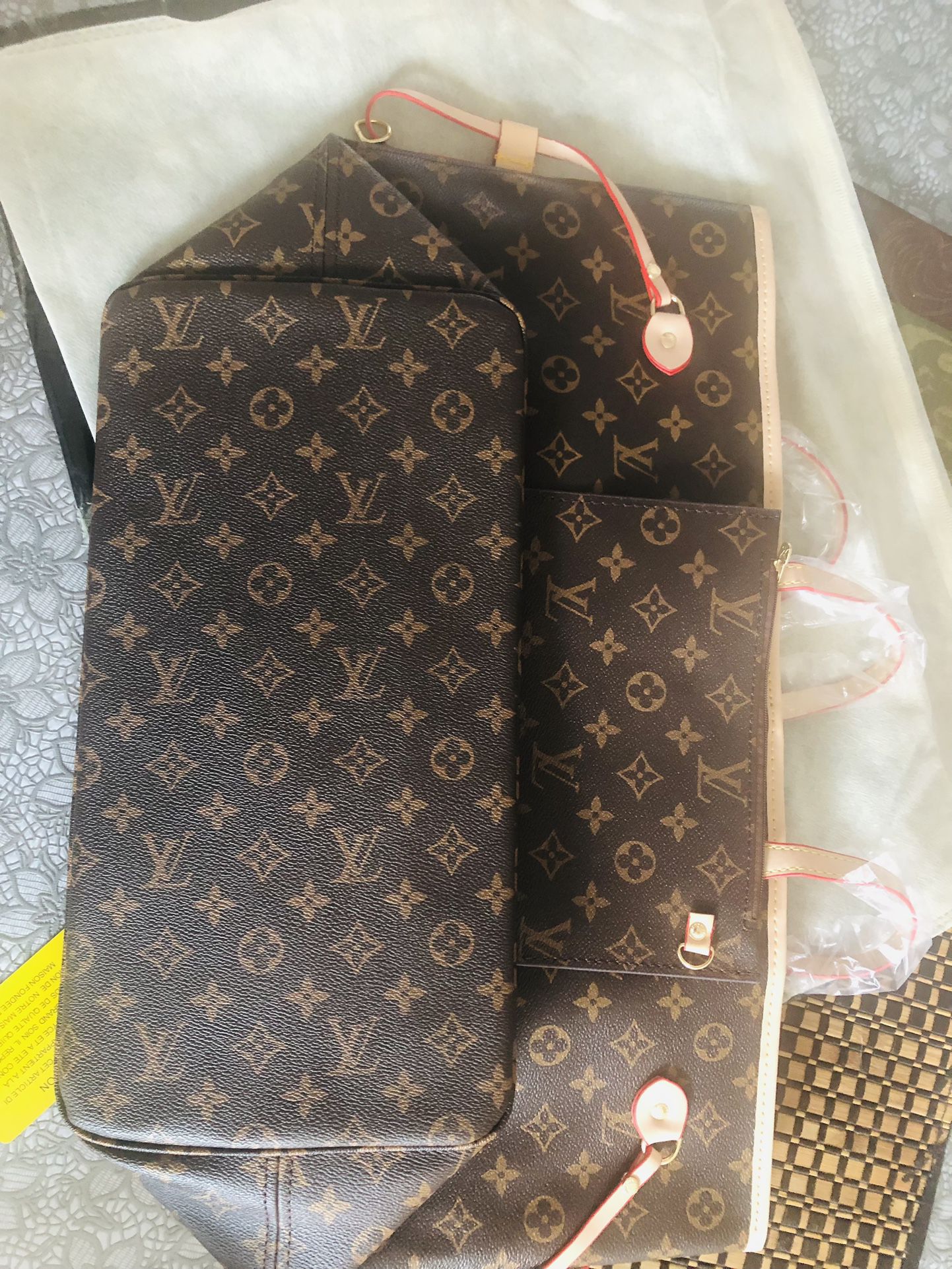 Louis Vuitton Neverfull MM TOTE for Sale in Philadelphia, PA