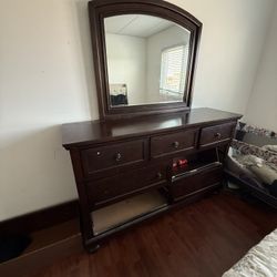 Dresser 