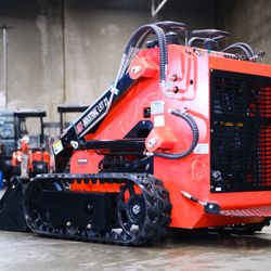 AGT LRT23 Tracked Mini Skid Steer • 23 HP Gas • Aux Hydraulics 