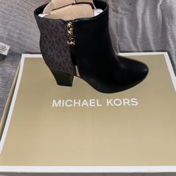 Women’s Michael Kors Boots 5.5 