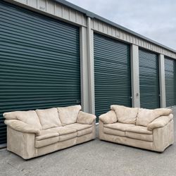 BenchCraft Loveseat FREE DELIVERY 🚚 